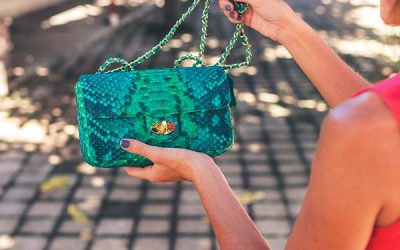 How to Buy Designer Bags & Purses from a Pawn Shop