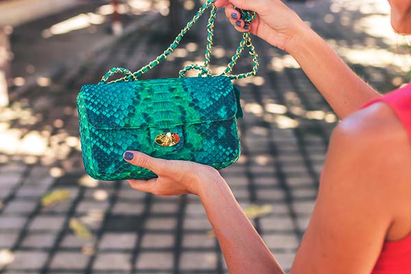 How to Pawn Luxury Handbags